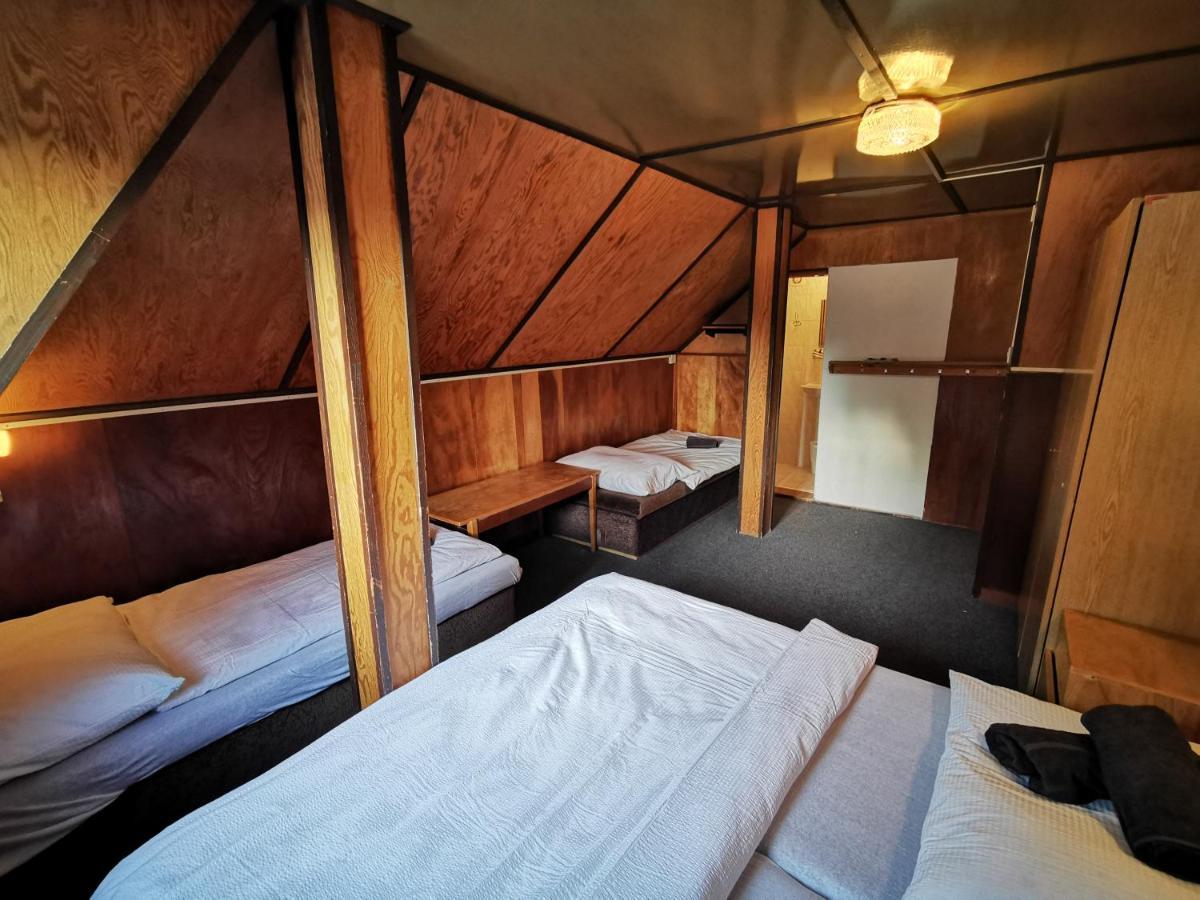 Chata Pod Studnicnou Pec pod Snezkou Esterno foto
