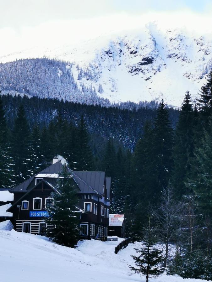 Chata Pod Studnicnou Pec pod Snezkou Esterno foto