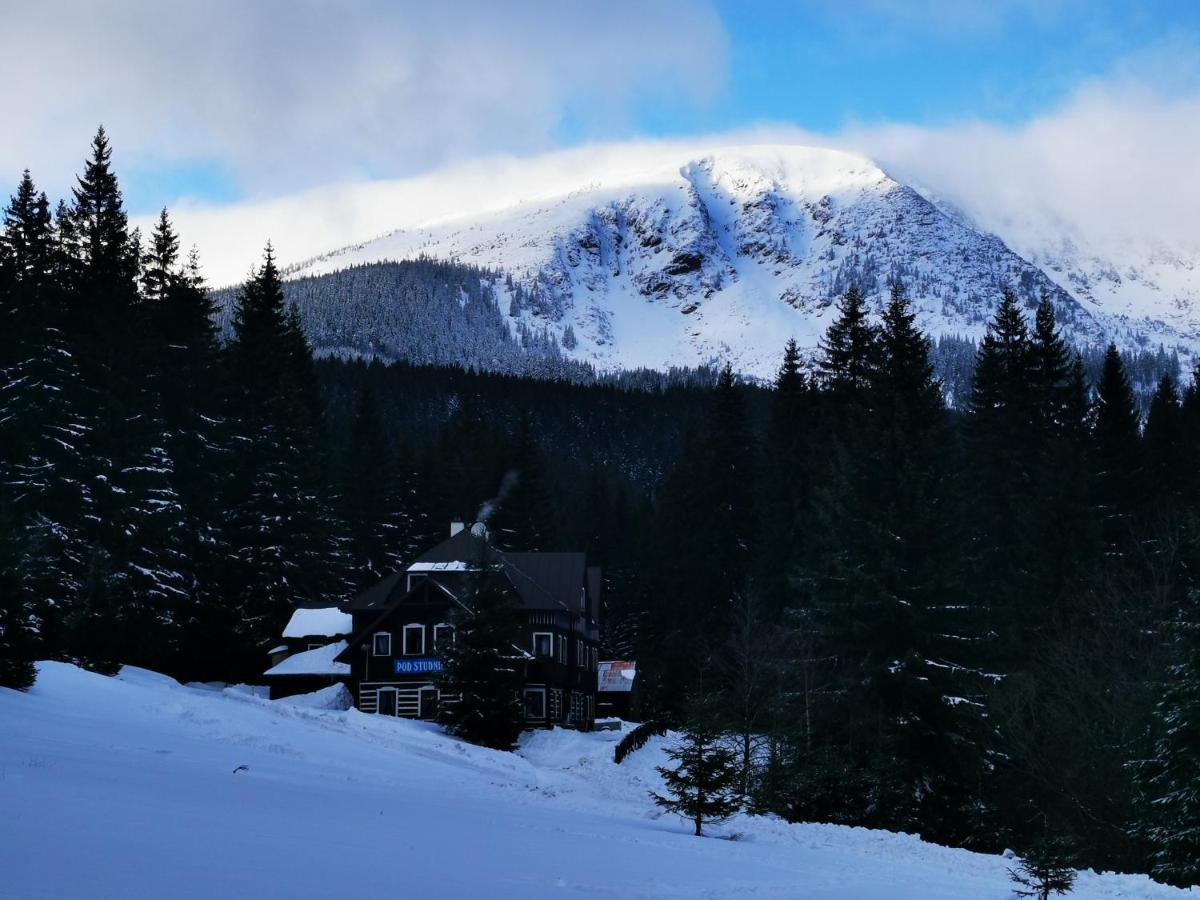 Chata Pod Studnicnou Pec pod Snezkou Esterno foto